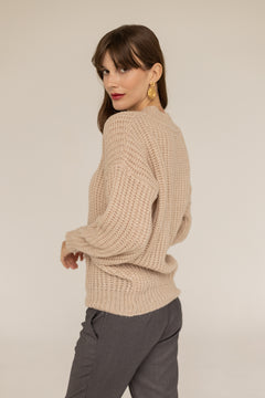 Enteliér beige sweater, V-neckline detail